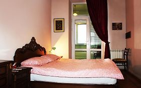 Vivid 2 Bedroom Apt.